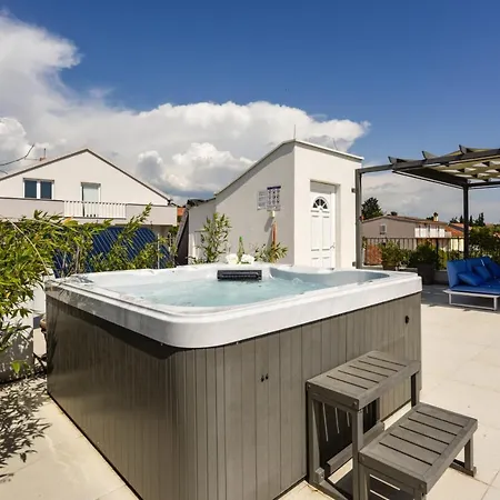Azzuro With Jacuzzi And Pool 别墅 圣菲利普雅科夫