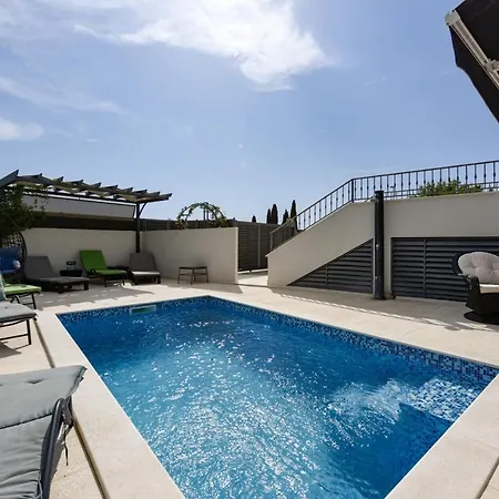 Azzuro With Jacuzzi And Pool 빌라 *