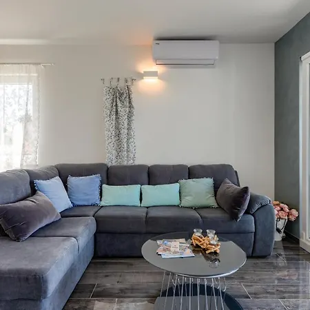 Azzuro With Jacuzzi And Pool ヴィラ