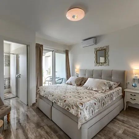 ヴィラ Azzuro With Jacuzzi And Pool