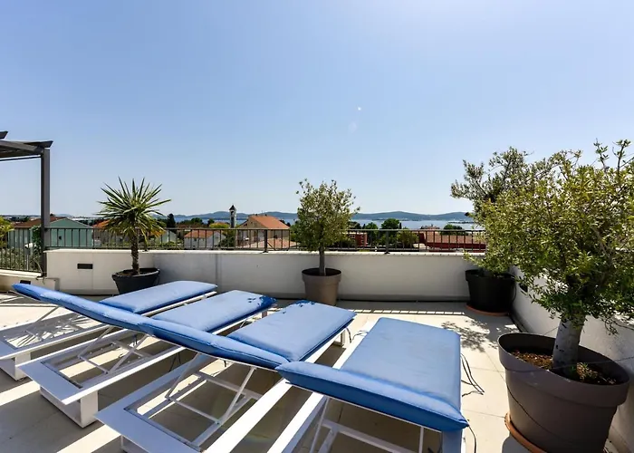 Azzuro With Jacuzzi And Pool Вилла *