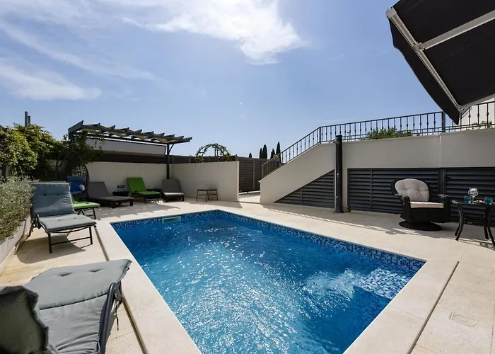 Azzuro With Jacuzzi And Pool Вилла *