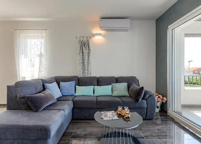 Azzuro With Jacuzzi And Pool Вилла