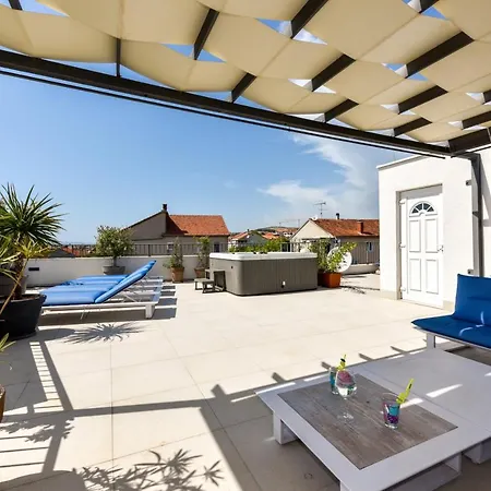 Villa Azzuro With Jacuzzi And Pool