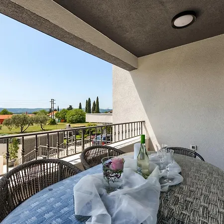 Villa Azzuro With Jacuzzi And Pool