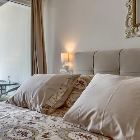 Villa Azzuro With Jacuzzi And Pool