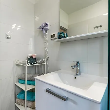 Azzuro With Jacuzzi And Pool *