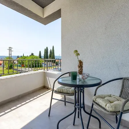 Villa Azzuro With Jacuzzi And Pool