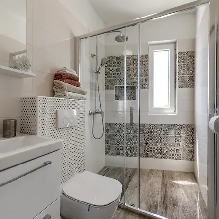 Azzuro With Jacuzzi And Pool *