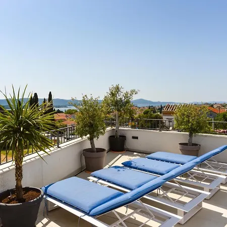 Azzuro With Jacuzzi And Pool Villa