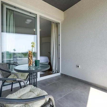 Villa Azzuro With Jacuzzi And Pool