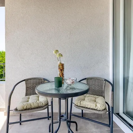 Villa Azzuro With Jacuzzi And Pool