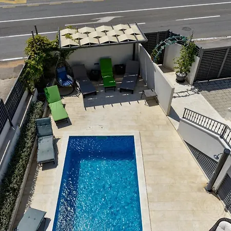 Azzuro With Jacuzzi And Pool *