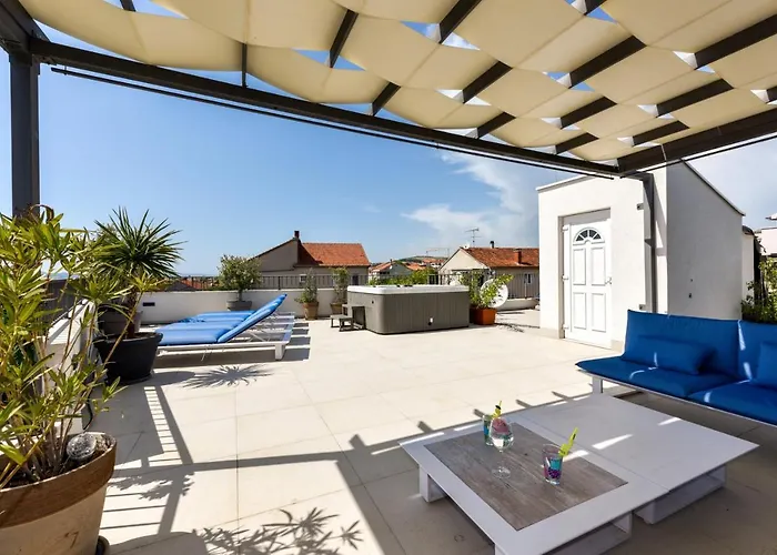 Villa Azzuro With Jacuzzi And Pool