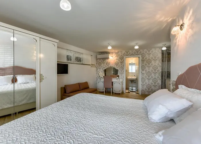 Villa Azzuro With Jacuzzi And Pool