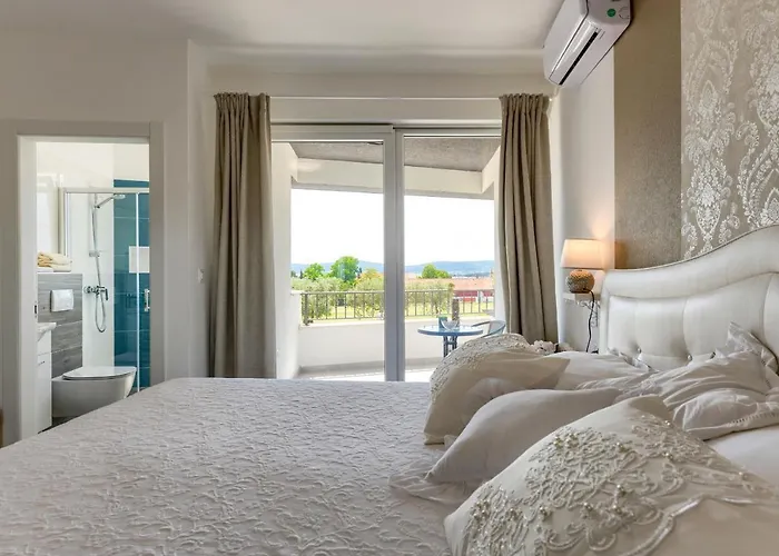 Azzuro With Jacuzzi And Pool Villa