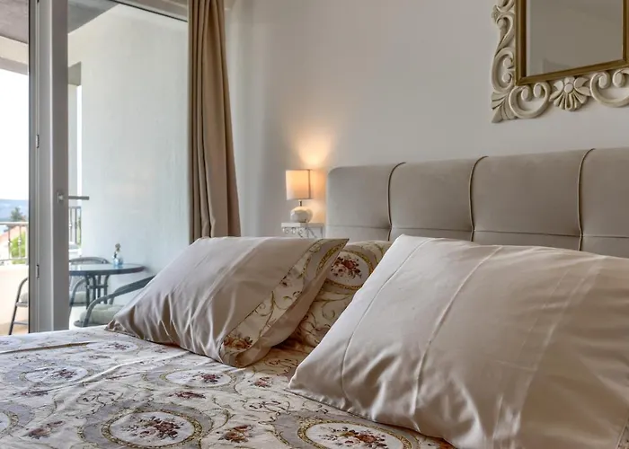 Villa Azzuro With Jacuzzi And Pool