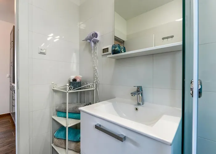 Azzuro With Jacuzzi And Pool *