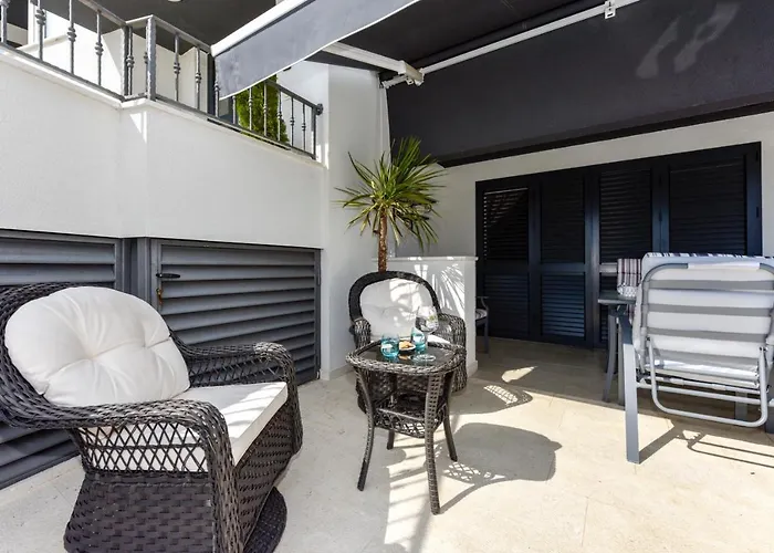 Azzuro With Jacuzzi And Pool Villa