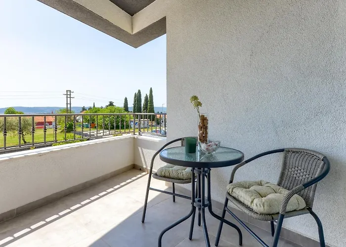 Villa Azzuro With Jacuzzi And Pool