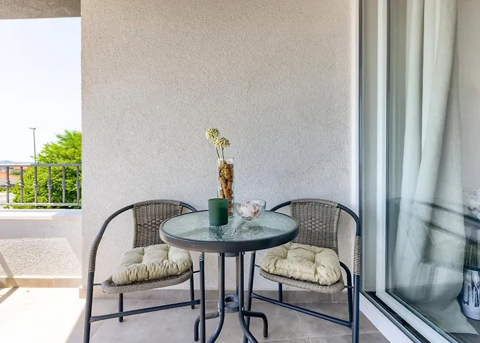 Villa Azzuro With Jacuzzi And Pool